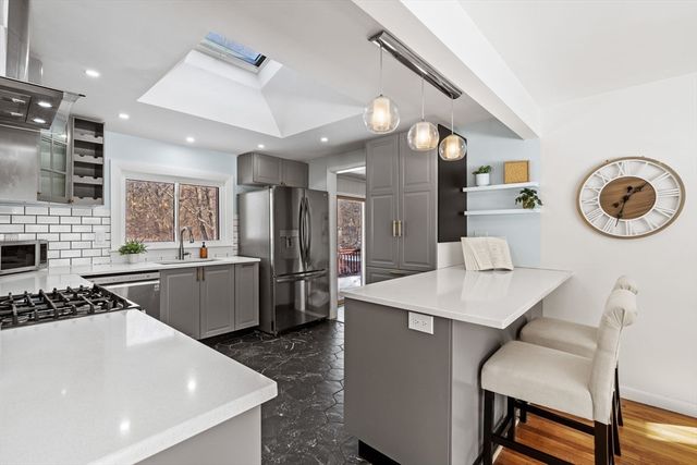 237 Davis Rd, Bedford, MA 01730