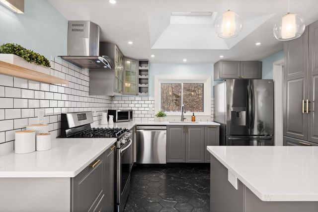 237 Davis Rd, Bedford, MA 01730