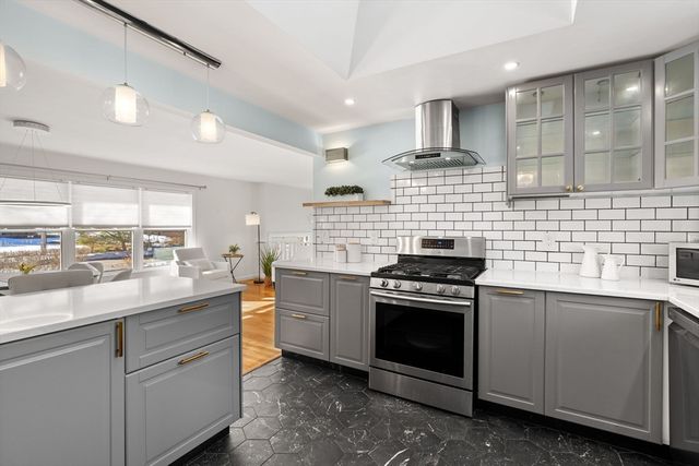 237 Davis Rd, Bedford, MA 01730