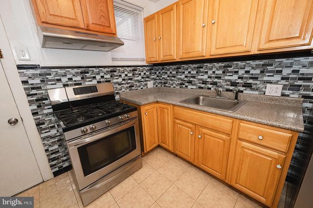 1833 E HAZZARD ST, Philadelphia, PA 19125