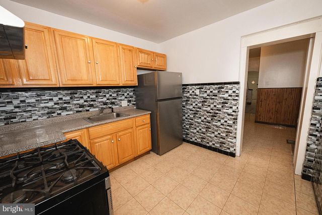 1833 E HAZZARD ST, Philadelphia, PA 19125