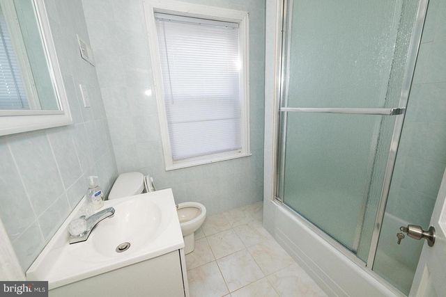 1833 E HAZZARD ST, Philadelphia, PA 19125