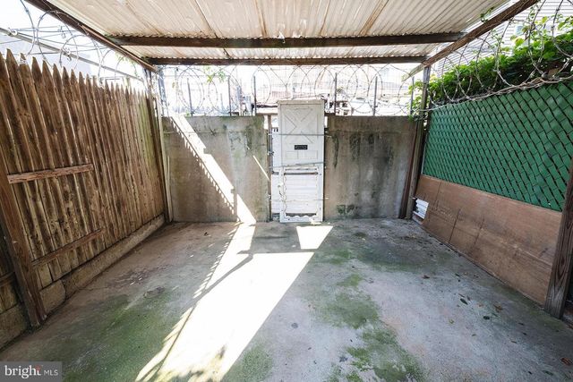 1833 E HAZZARD ST, Philadelphia, PA 19125