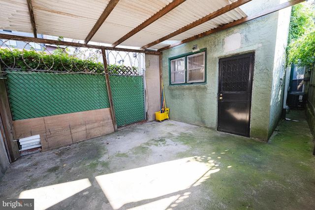 1833 E HAZZARD ST, Philadelphia, PA 19125