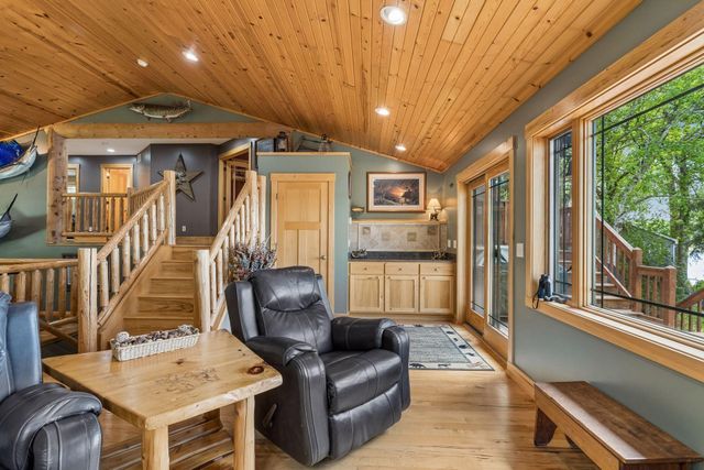 32940 Nueman Trail, Lindstrom, MN 55045