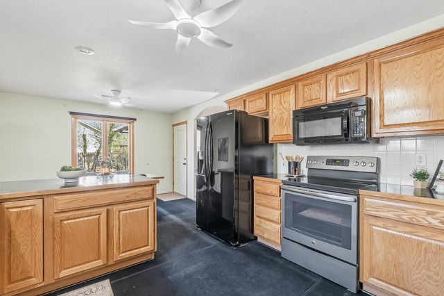 1218 Willowbrook Ln, Towanda, KS 67144