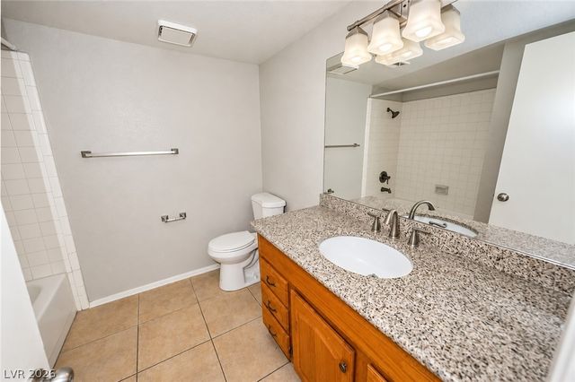 2961 Country Manor Lane 14, Las Vegas, NV 89115