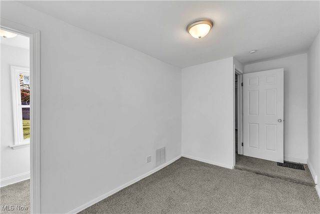 114 Oakdale Avenue, Hubbard, OH 44425