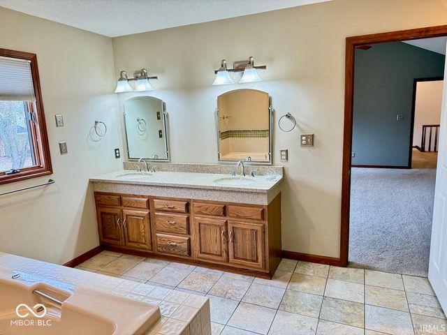 3901 W Allen Court, Muncie, IN 47304