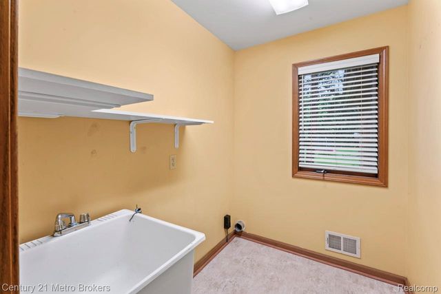 751 River Edge Court, Flushing, MI 48433