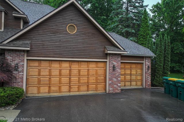 751 River Edge Court, Flushing, MI 48433