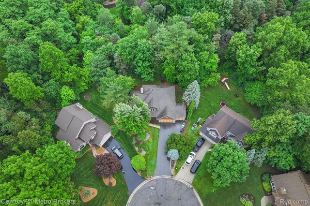 751 River Edge Court, Flushing, MI 48433