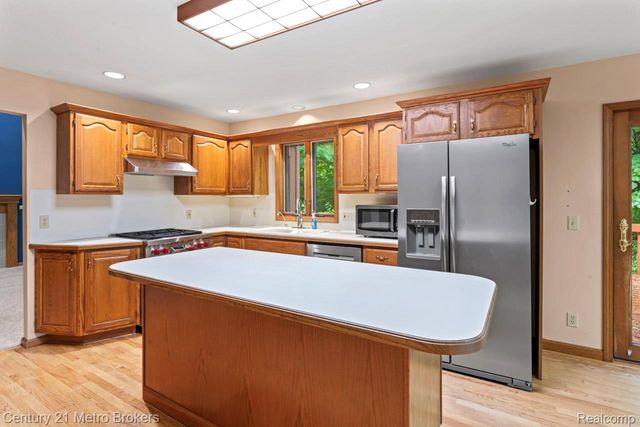 751 River Edge Court, Flushing, MI 48433