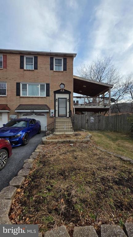 Image 1 of property listing at 238 VISTA DR, Easton, PA 18042
