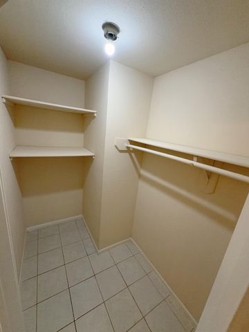 6666 Harbor Town Drive B106, Houston, TX 77036