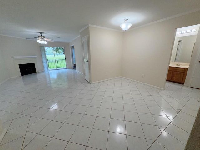 6666 Harbor Town Drive B106, Houston, TX 77036