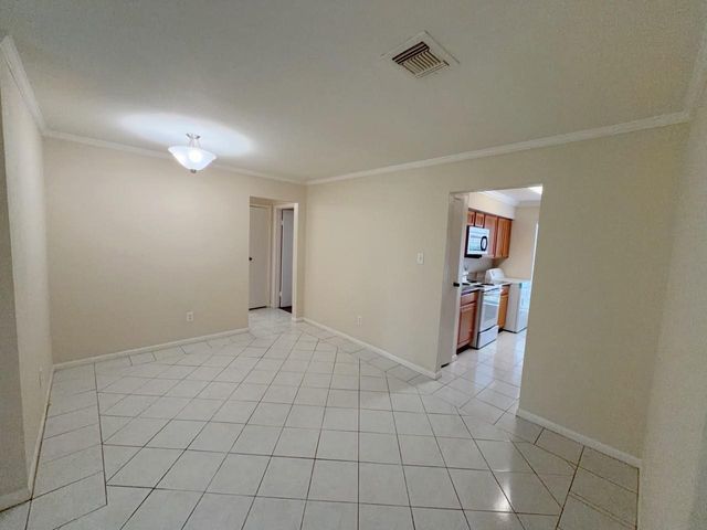 6666 Harbor Town Drive B106, Houston, TX 77036