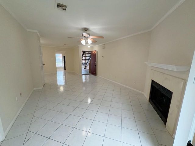 6666 Harbor Town Drive B106, Houston, TX 77036