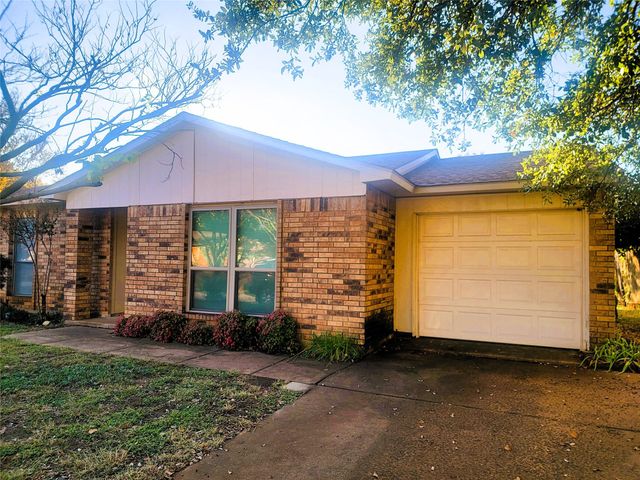 7724 Val Verde Drive, Fort Worth, TX 76133