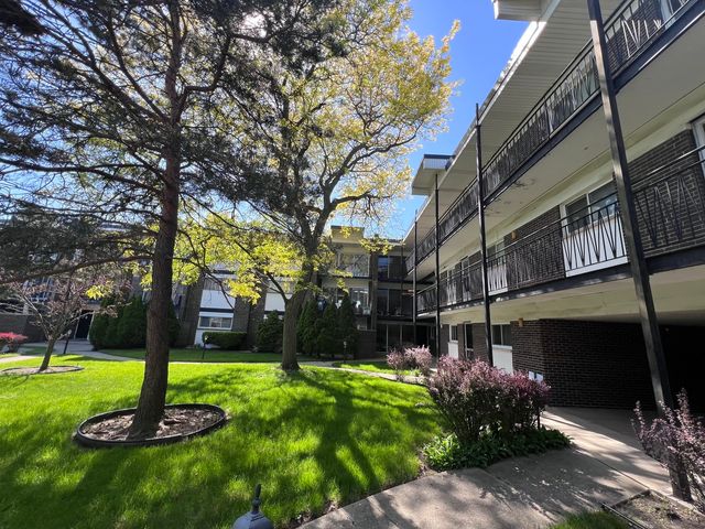 10125 CHERRY Parkway 203, Skokie, IL 60076