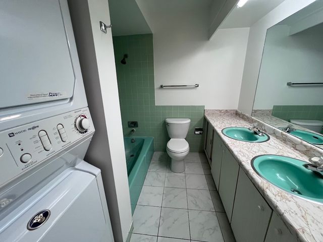 10125 CHERRY Parkway 203, Skokie, IL 60076