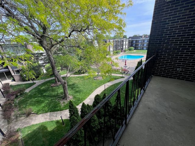 10125 CHERRY Parkway 203, Skokie, IL 60076