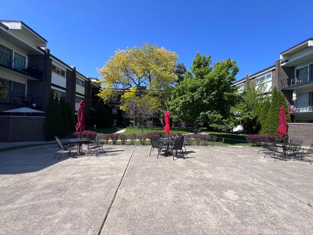 10125 CHERRY Parkway 203, Skokie, IL 60076