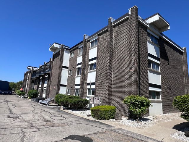 10125 CHERRY Parkway 203, Skokie, IL 60076