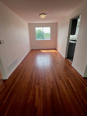10125 CHERRY Parkway 203, Skokie, IL 60076