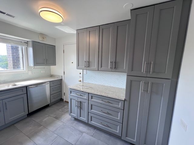 10125 CHERRY Parkway 203, Skokie, IL 60076