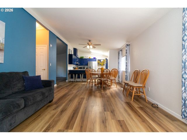 324 JONATHAN Ln, Florence, OR 97439