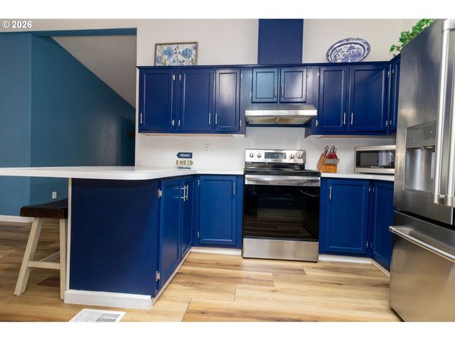 324 JONATHAN Ln, Florence, OR 97439