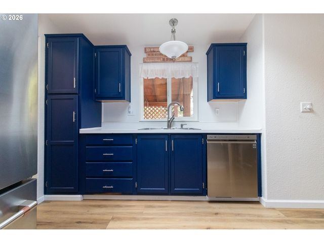 324 JONATHAN Ln, Florence, OR 97439