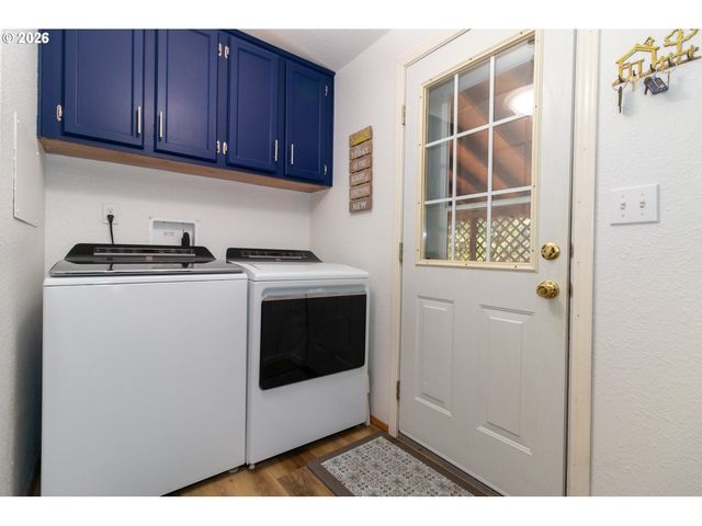 324 JONATHAN Ln, Florence, OR 97439