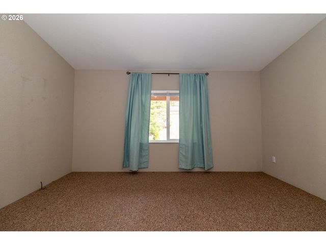 324 JONATHAN Ln, Florence, OR 97439