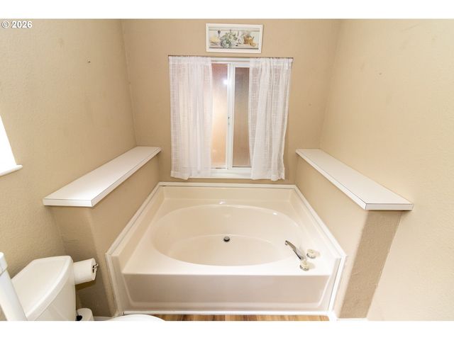 324 JONATHAN Ln, Florence, OR 97439