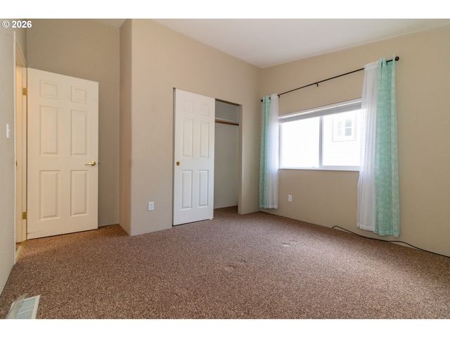 324 JONATHAN Ln, Florence, OR 97439