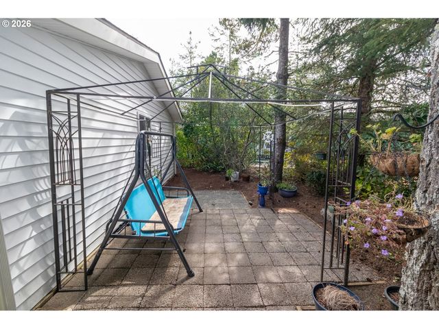 324 JONATHAN Ln, Florence, OR 97439