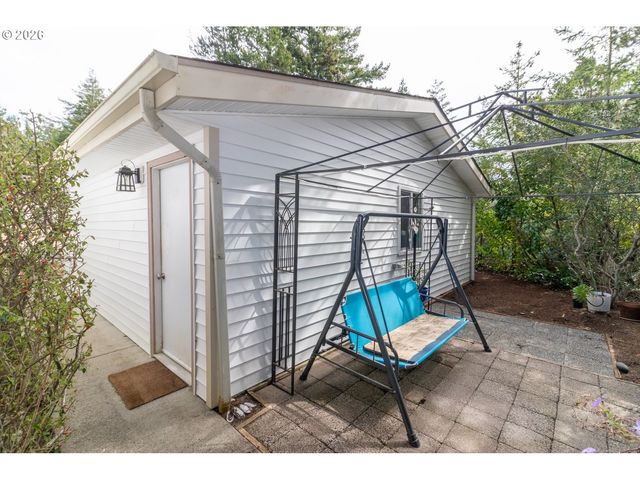 324 JONATHAN Ln, Florence, OR 97439