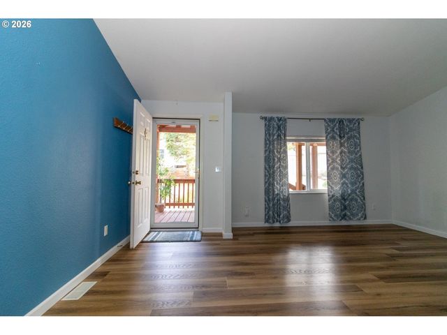 324 JONATHAN Ln, Florence, OR 97439