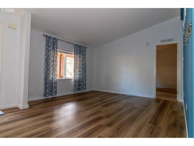 324 JONATHAN Ln, Florence, OR 97439