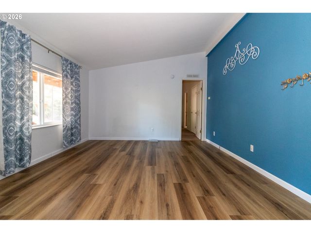 324 JONATHAN Ln, Florence, OR 97439