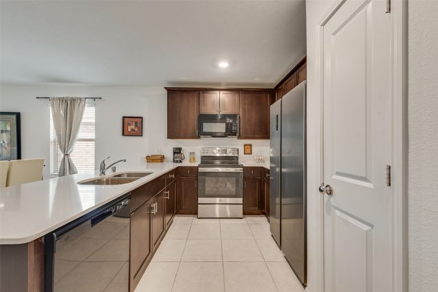 712 Odlozil Lane, Ennis, TX 75119