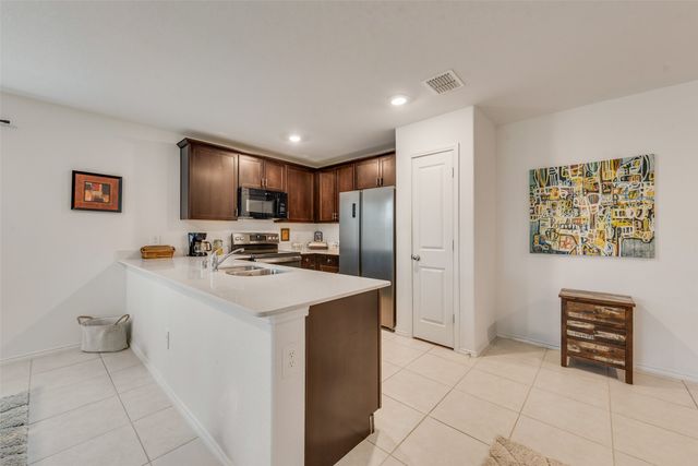 712 Odlozil Lane, Ennis, TX 75119