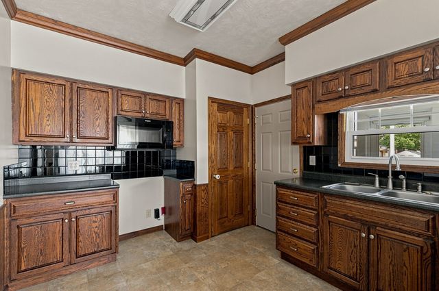 1611 24th Street, Rock Island, IL 61201