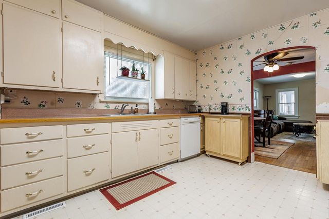 2830 Harvey STREET, La Crosse, WI 54603