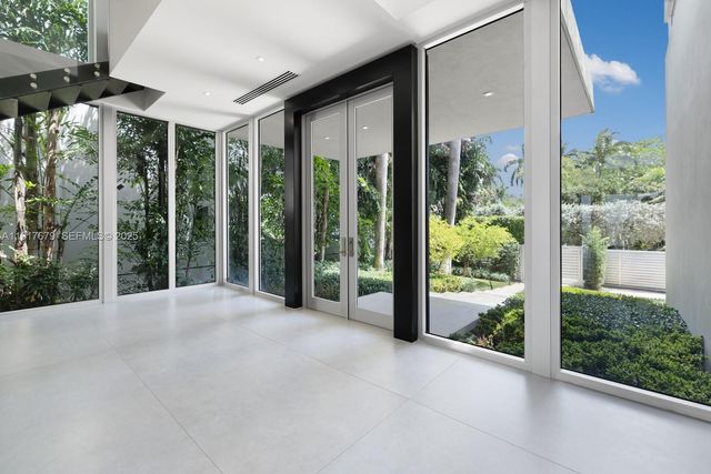 1379 N Venetian Way, Miami, FL 33139