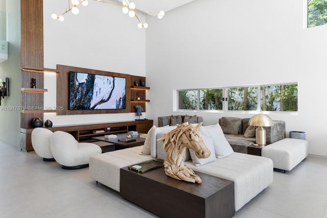 1379 N Venetian Way, Miami, FL 33139