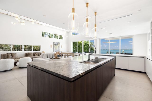 1379 N Venetian Way, Miami, FL 33139