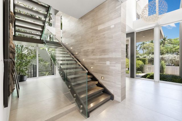 1379 N Venetian Way, Miami, FL 33139